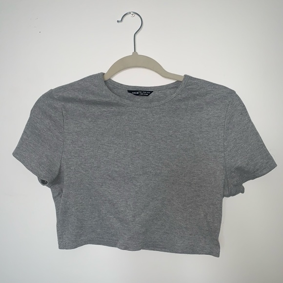 TWO FOR ONE BUNDLE- Two crop tops - Picture 3 of 8